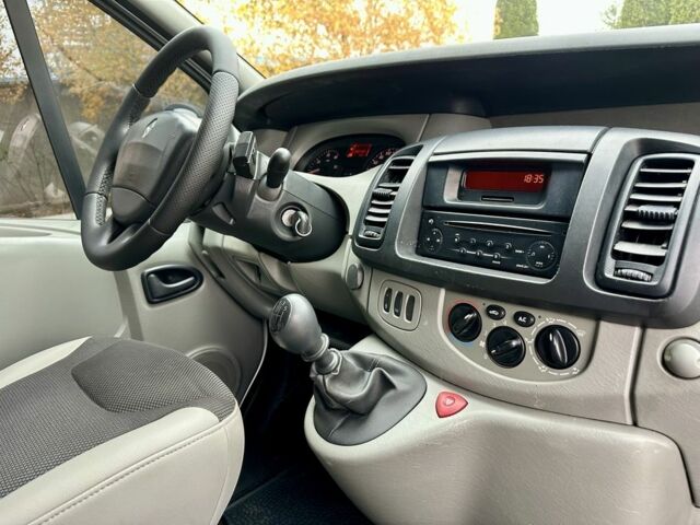 Серый Рено Трафик, объемом двигателя 2.5 л и пробегом 285 тыс. км за 9999 $, фото 11 на Automoto.ua