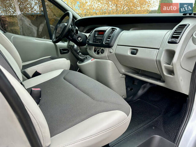 Серый Рено Трафик, объемом двигателя 2.46 л и пробегом 277 тыс. км за 9999 $, фото 12 на Automoto.ua
