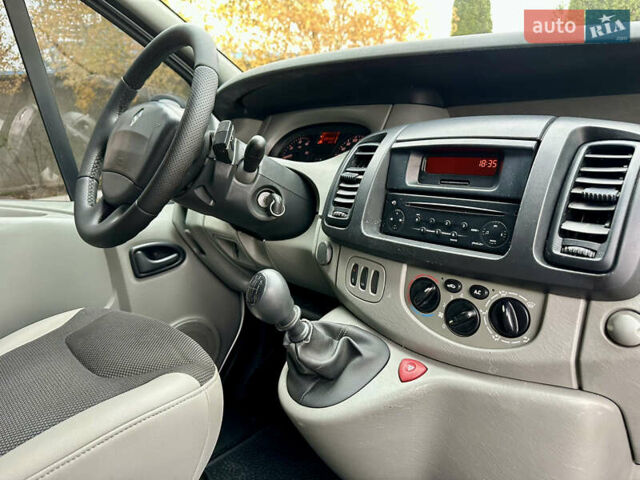 Серый Рено Трафик, объемом двигателя 2.46 л и пробегом 277 тыс. км за 9999 $, фото 14 на Automoto.ua