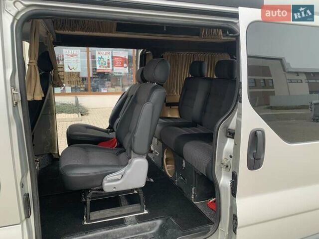 Серый Рено Трафик, объемом двигателя 2.5 л и пробегом 300 тыс. км за 7800 $, фото 2 на Automoto.ua