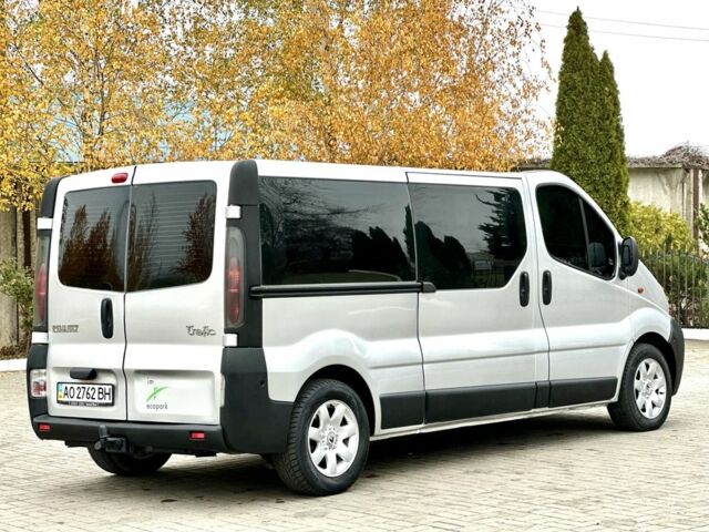 Серый Рено Трафик, объемом двигателя 2.5 л и пробегом 285 тыс. км за 9999 $, фото 5 на Automoto.ua