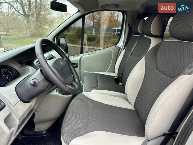 Серый Рено Трафик, объемом двигателя 2.46 л и пробегом 277 тыс. км за 9999 $, фото 11 на Automoto.ua