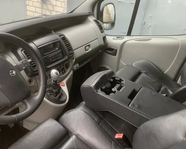 Сірий Рено Трафік, об'ємом двигуна 1.9 л та пробігом 270 тис. км за 10000 $, фото 21 на Automoto.ua