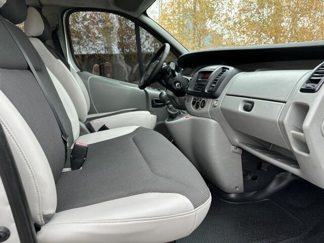 Серый Рено Трафик, объемом двигателя 2.5 л и пробегом 285 тыс. км за 9999 $, фото 13 на Automoto.ua