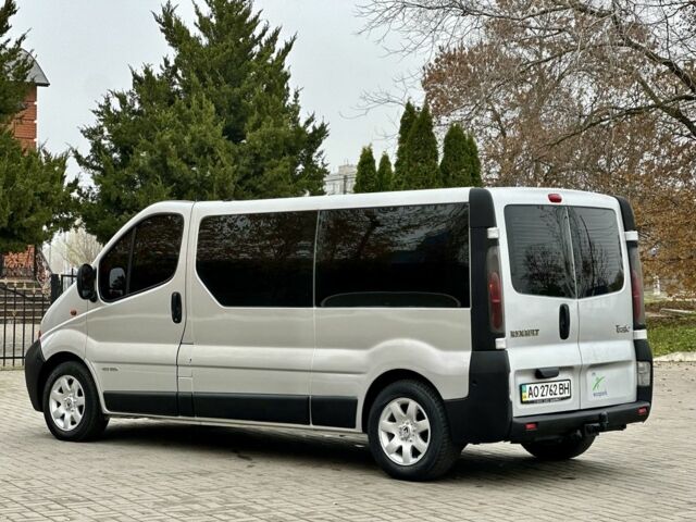 Серый Рено Трафик, объемом двигателя 2.5 л и пробегом 285 тыс. км за 9999 $, фото 4 на Automoto.ua