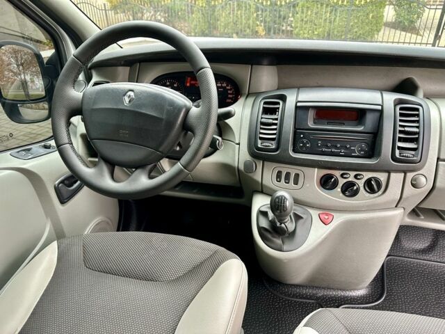 Серый Рено Трафик, объемом двигателя 2.5 л и пробегом 285 тыс. км за 9999 $, фото 10 на Automoto.ua