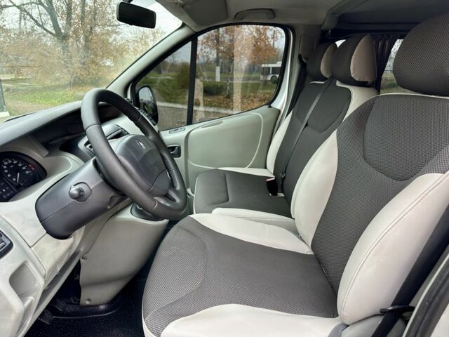 Серый Рено Трафик, объемом двигателя 2.5 л и пробегом 285 тыс. км за 9999 $, фото 12 на Automoto.ua