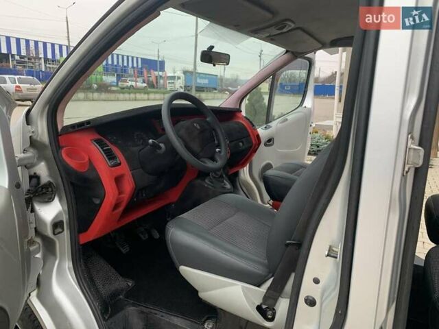 Серый Рено Трафик, объемом двигателя 2.5 л и пробегом 300 тыс. км за 7800 $, фото 3 на Automoto.ua