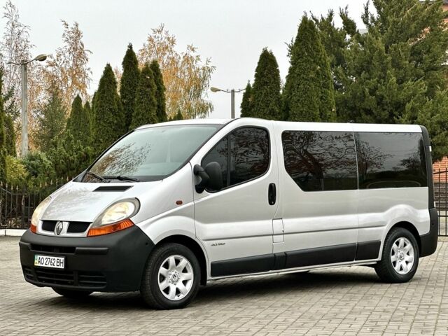 Серый Рено Трафик, объемом двигателя 2.5 л и пробегом 285 тыс. км за 9999 $, фото 2 на Automoto.ua