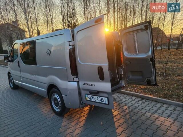 Серый Рено Трафик, объемом двигателя 2.46 л и пробегом 247 тыс. км за 8600 $, фото 115 на Automoto.ua