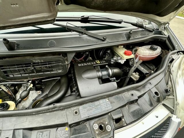 Серый Рено Трафик, объемом двигателя 2.5 л и пробегом 285 тыс. км за 9999 $, фото 17 на Automoto.ua