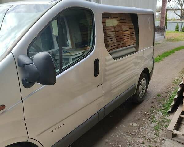 Серый Рено Трафик, объемом двигателя 1.87 л и пробегом 292 тыс. км за 7600 $, фото 3 на Automoto.ua