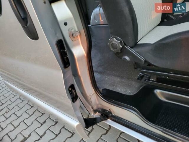 Серый Рено Трафик, объемом двигателя 2.46 л и пробегом 247 тыс. км за 8600 $, фото 80 на Automoto.ua