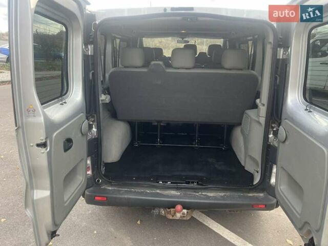 Серый Рено Трафик, объемом двигателя 1.9 л и пробегом 206 тыс. км за 7999 $, фото 4 на Automoto.ua