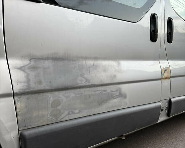 Серый Рено Трафик, объемом двигателя 1.9 л и пробегом 430 тыс. км за 6000 $, фото 4 на Automoto.ua