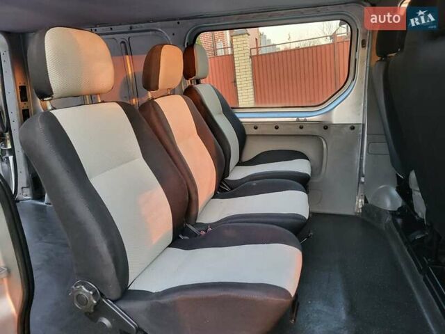 Серый Рено Трафик, объемом двигателя 2.46 л и пробегом 247 тыс. км за 8600 $, фото 79 на Automoto.ua