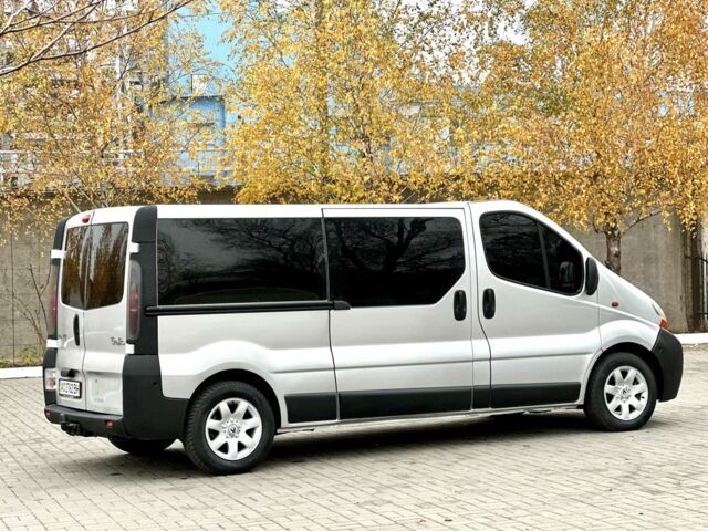 Серый Рено Трафик, объемом двигателя 2.5 л и пробегом 285 тыс. км за 9999 $, фото 6 на Automoto.ua