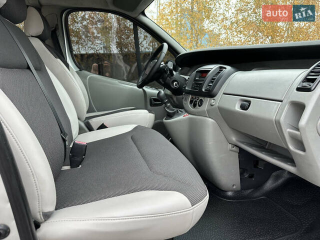 Серый Рено Трафик, объемом двигателя 2.46 л и пробегом 277 тыс. км за 9999 $, фото 10 на Automoto.ua