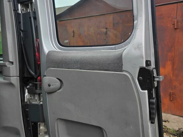 Серый Рено Трафик, объемом двигателя 1.9 л и пробегом 292 тыс. км за 8900 $, фото 19 на Automoto.ua