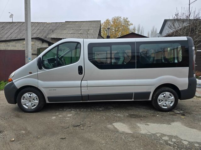 Серый Рено Трафик, объемом двигателя 1.9 л и пробегом 292 тыс. км за 8900 $, фото 2 на Automoto.ua