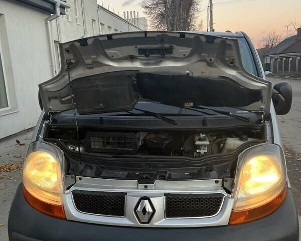 Серый Рено Трафик, объемом двигателя 1.9 л и пробегом 328 тыс. км за 8400 $, фото 7 на Automoto.ua