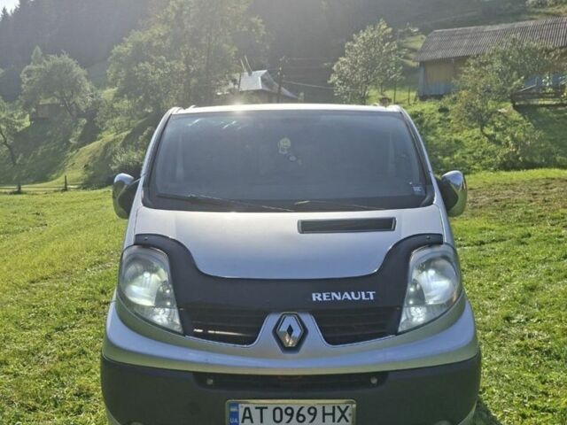 Серый Рено Трафик, объемом двигателя 2.5 л и пробегом 350 тыс. км за 8450 $, фото 2 на Automoto.ua