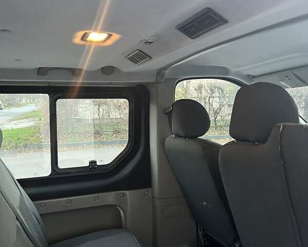 Серый Рено Трафик, объемом двигателя 1.9 л и пробегом 328 тыс. км за 8400 $, фото 11 на Automoto.ua