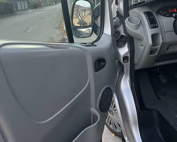 Серый Рено Трафик, объемом двигателя 1.9 л и пробегом 328 тыс. км за 8400 $, фото 12 на Automoto.ua