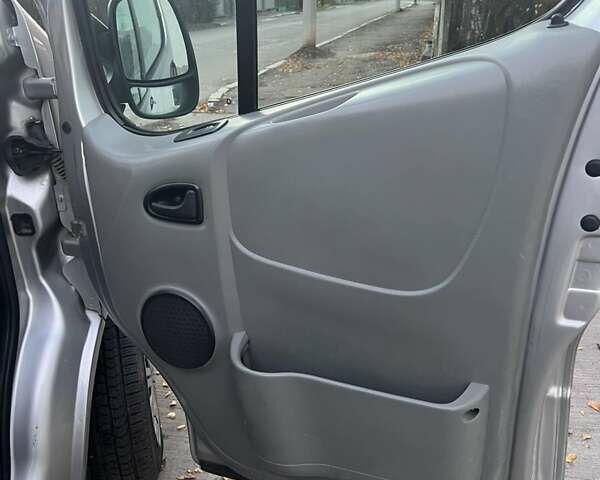 Серый Рено Трафик, объемом двигателя 1.9 л и пробегом 328 тыс. км за 8400 $, фото 9 на Automoto.ua