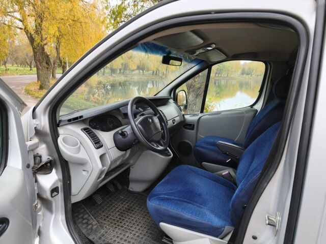 Серый Рено Трафик, объемом двигателя 2.5 л и пробегом 350 тыс. км за 7000 $, фото 11 на Automoto.ua