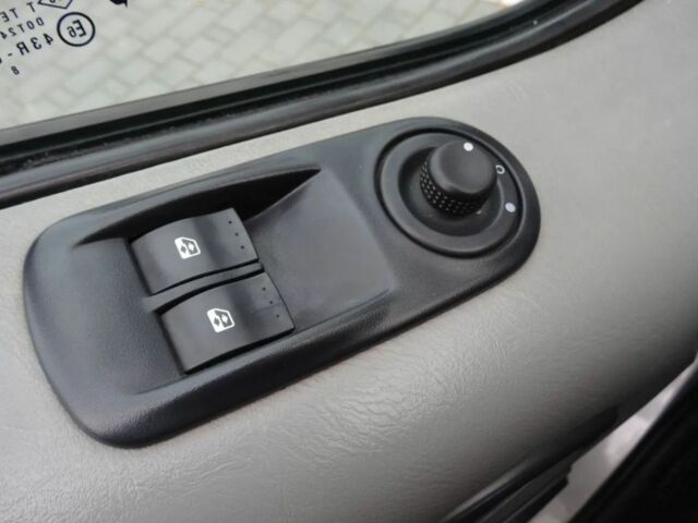 Сірий Рено Трафік, об'ємом двигуна 0 л та пробігом 270 тис. км за 3000 $, фото 7 на Automoto.ua