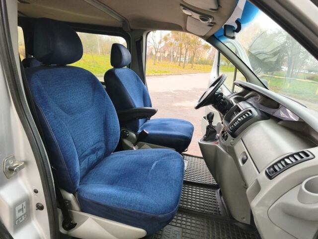 Серый Рено Трафик, объемом двигателя 2.5 л и пробегом 350 тыс. км за 7000 $, фото 7 на Automoto.ua