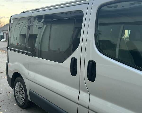 Серый Рено Трафик, объемом двигателя 1.9 л и пробегом 328 тыс. км за 8400 $, фото 3 на Automoto.ua