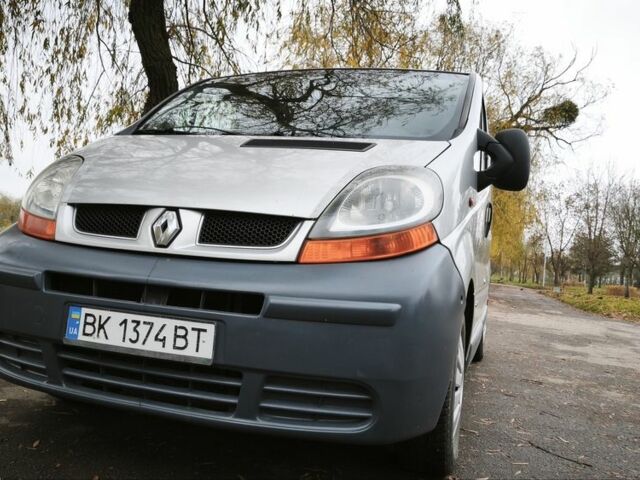 Серый Рено Трафик, объемом двигателя 2.5 л и пробегом 350 тыс. км за 7000 $, фото 3 на Automoto.ua