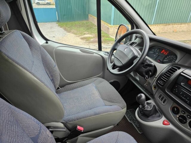 Серый Рено Трафик, объемом двигателя 1.9 л и пробегом 292 тыс. км за 8900 $, фото 23 на Automoto.ua