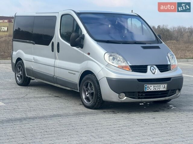 Серый Рено Трафик, объемом двигателя 2 л и пробегом 370 тыс. км за 10000 $, фото 6 на Automoto.ua