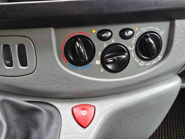 Серый Рено Трафик, объемом двигателя 1.9 л и пробегом 292 тыс. км за 8900 $, фото 18 на Automoto.ua