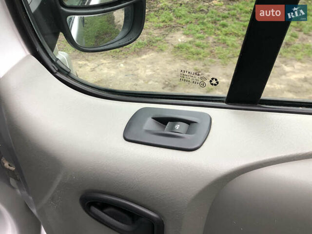 Сірий Рено Трафік, об'ємом двигуна 2 л та пробігом 271 тис. км за 8900 $, фото 21 на Automoto.ua