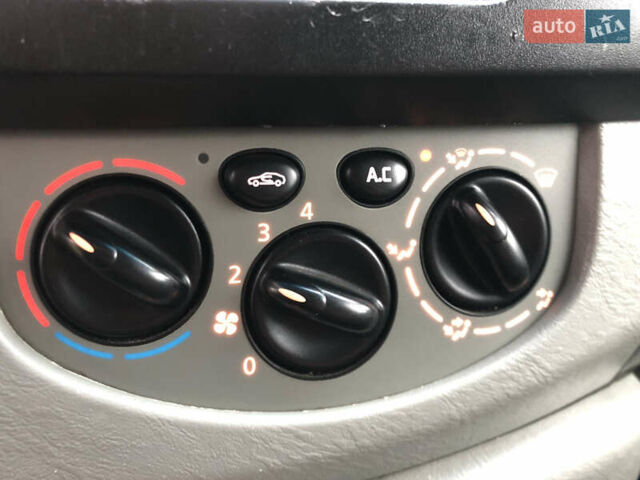 Сірий Рено Трафік, об'ємом двигуна 2 л та пробігом 271 тис. км за 8900 $, фото 17 на Automoto.ua