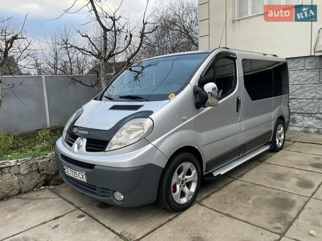 Серый Рено Трафик, объемом двигателя 2.5 л и пробегом 227 тыс. км за 9700 $, фото 1 на Automoto.ua