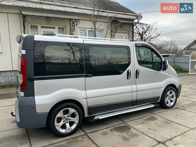 Серый Рено Трафик, объемом двигателя 2.5 л и пробегом 227 тыс. км за 9700 $, фото 3 на Automoto.ua