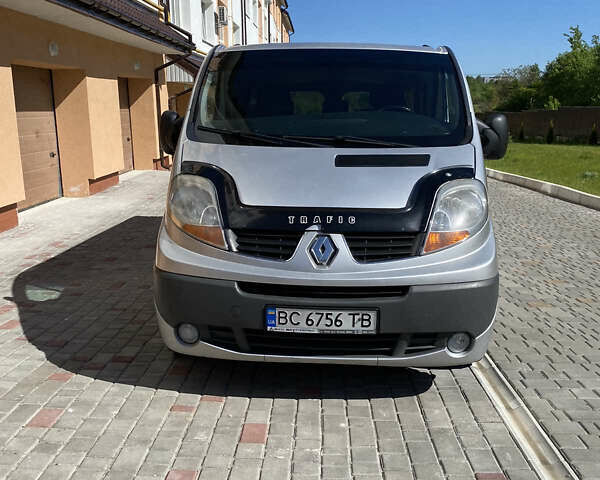 Серый Рено Трафик, объемом двигателя 2.46 л и пробегом 470 тыс. км за 8700 $, фото 2 на Automoto.ua