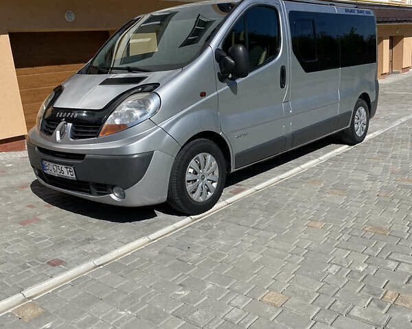 Серый Рено Трафик, объемом двигателя 2.46 л и пробегом 470 тыс. км за 8700 $, фото 1 на Automoto.ua