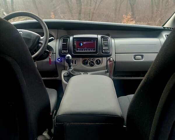 Серый Рено Трафик, объемом двигателя 2 л и пробегом 347 тыс. км за 9500 $, фото 12 на Automoto.ua