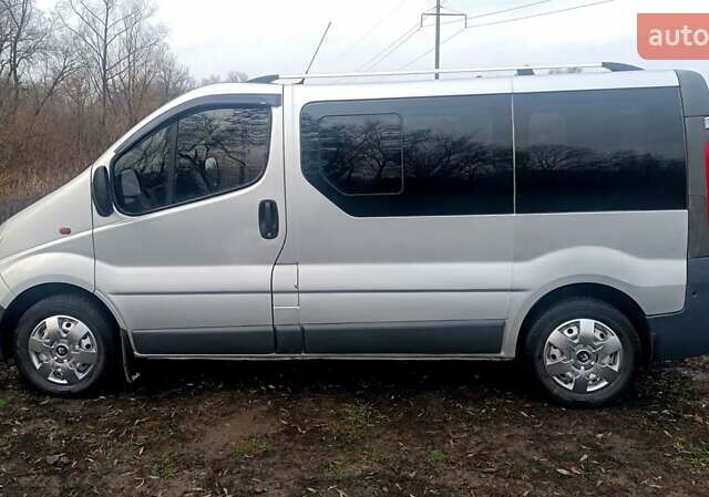 Серый Рено Трафик, объемом двигателя 2 л и пробегом 347 тыс. км за 9500 $, фото 7 на Automoto.ua