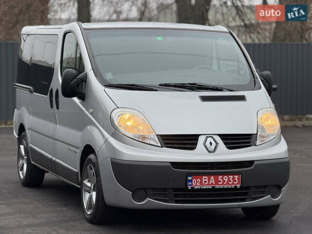 Сірий Рено Трафік, об'ємом двигуна 2.5 л та пробігом 299 тис. км за 12799 $, фото 4 на Automoto.ua