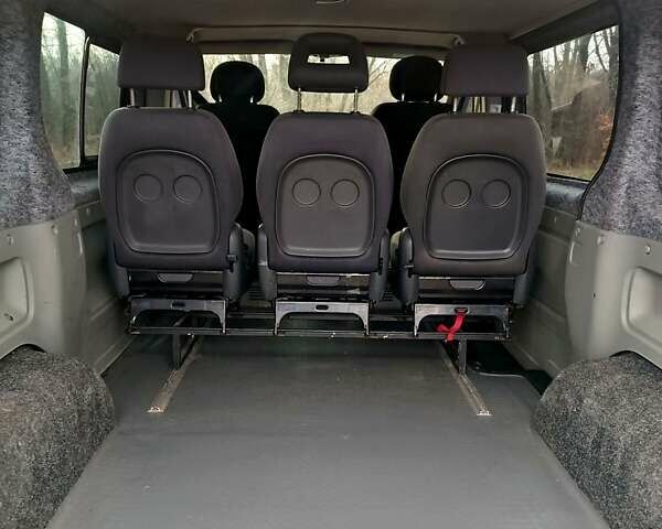 Серый Рено Трафик, объемом двигателя 2 л и пробегом 347 тыс. км за 9500 $, фото 13 на Automoto.ua