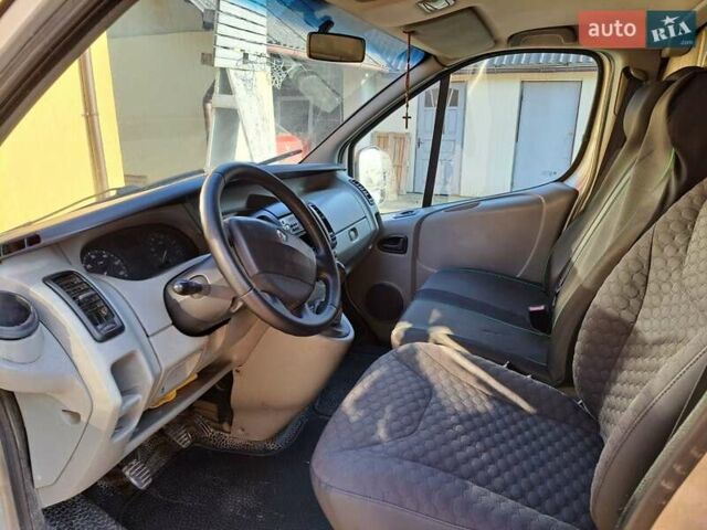 Серый Рено Трафик, объемом двигателя 0 л и пробегом 410 тыс. км за 4650 $, фото 4 на Automoto.ua