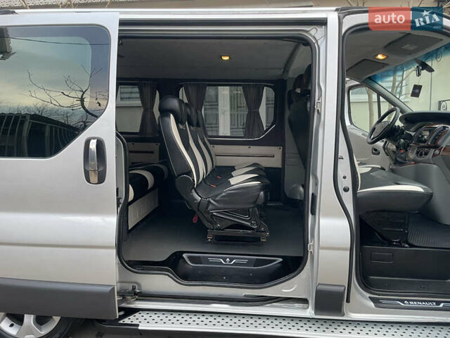 Серый Рено Трафик, объемом двигателя 2.5 л и пробегом 227 тыс. км за 9700 $, фото 52 на Automoto.ua