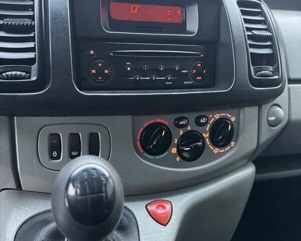 Сірий Рено Трафік, об'ємом двигуна 2 л та пробігом 280 тис. км за 7200 $, фото 9 на Automoto.ua